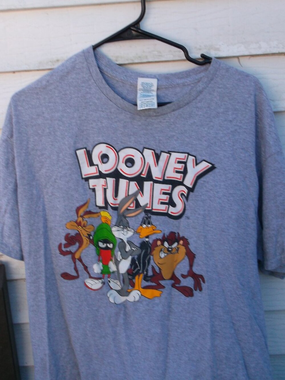 Looney Tunes Classic Characters Graphic Tee – XL – Like New - Picture 1 of 5